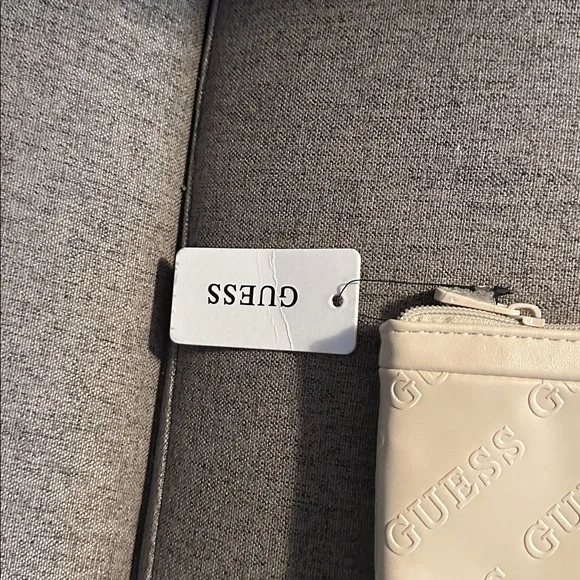 Guess Bag - Picture 3 of 3